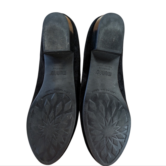 Munro Cerise Black Velvet Slip On Low Heeled Loafer Size 8.5 SS - Picture 4 of 11